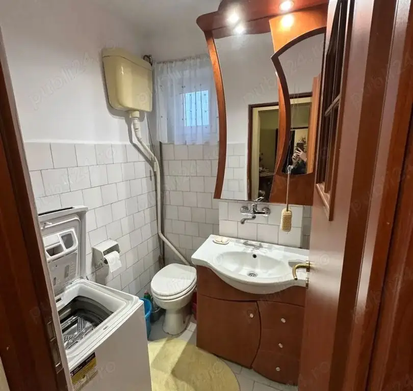 BRASADAS vinde ap 2 cam cu balcon etaj 2/3 Botizului.