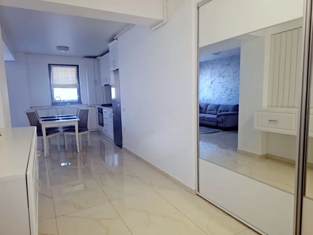 De vanzare - apartament cu 2 camere, Micro 17, bloc Roka - 139000 euro