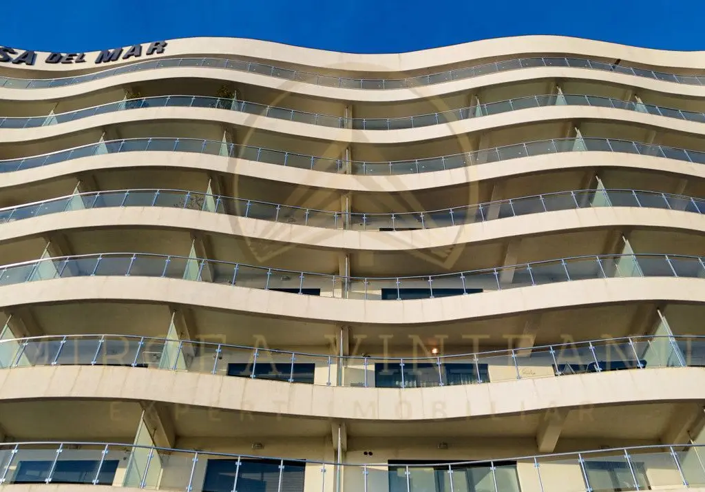 Apartament de 3 Camere și Terasă Panoramică în Complex Casa del Mar