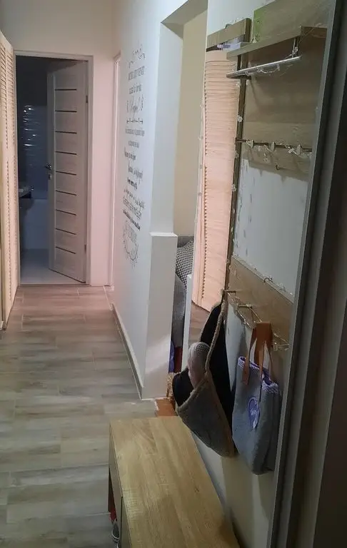 Ag BRASADAS vinde apt 3 camere Carpati 1 PARTER.