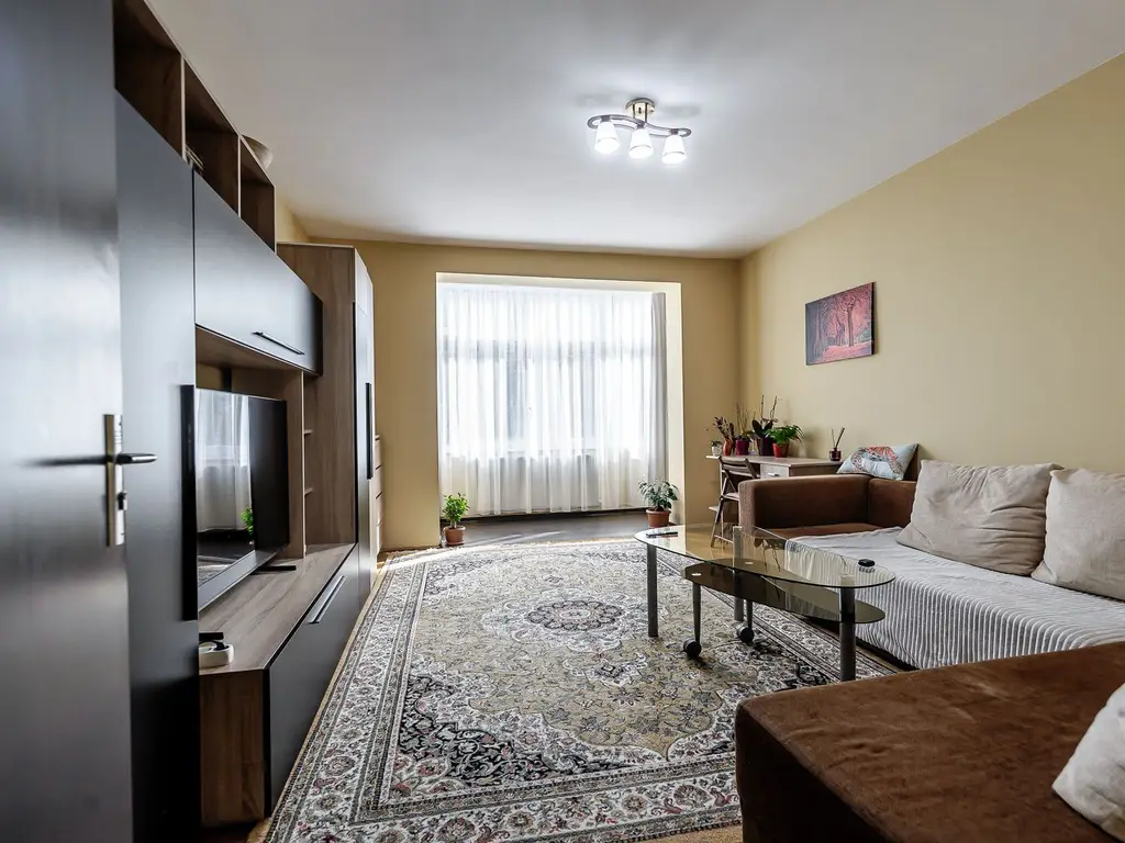 VANDUT! Apartament spațios, 2 camere decomandat, Podgoria Arad