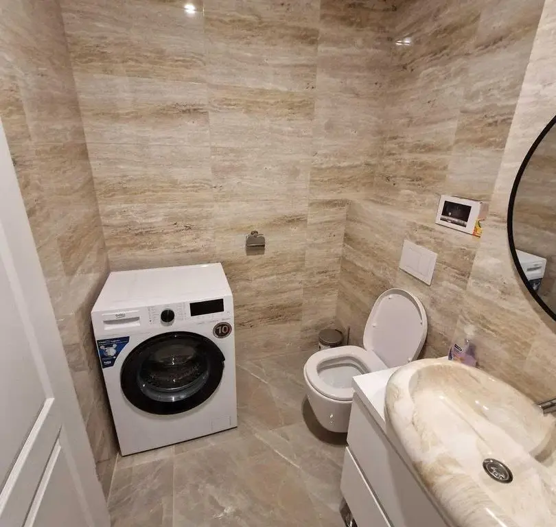Proprietar inchiriez apartament 2 camera decomandat si loc de parcare
