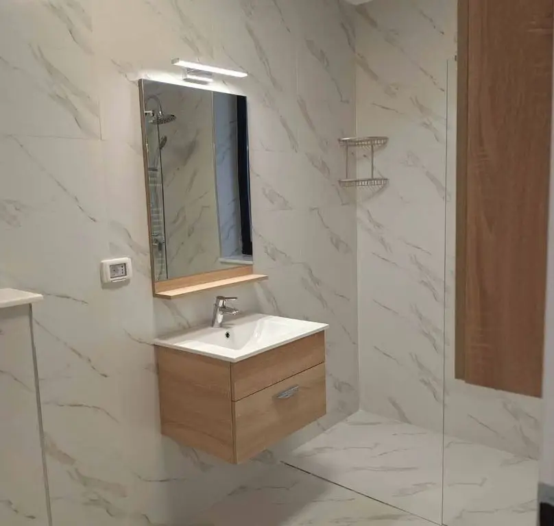 2 apartamente de vanzare