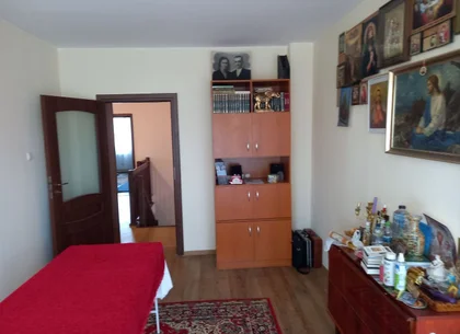 BRASADAS vinde casa in zona TITULESCU cu 5 camere si teren 350mp