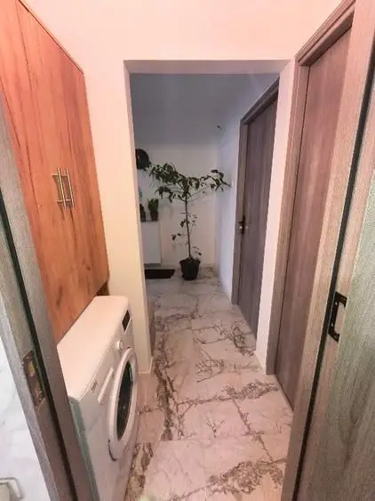 BRASADAS vinde ap 3 cam etaj 3/4 în Micro 17.