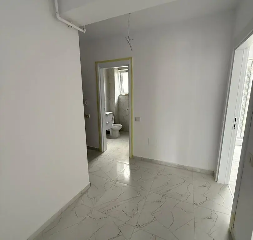 Apartament 56 mp, bloc nou, parcare inclusă, etaj 3, două balcoane, 80.000 euro TVA inclus