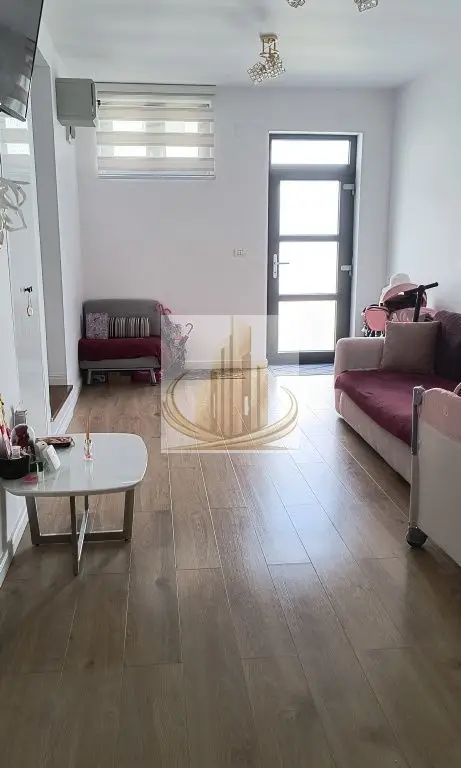 Casă înșiruită, 3 cam, 2 bai 80mp | Zona Cora Dumbrăvița |