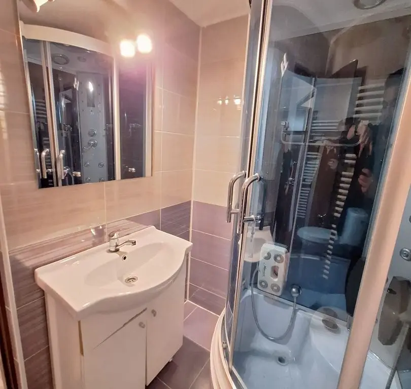 Inchiriere apartament la casa, Centru Bascov
