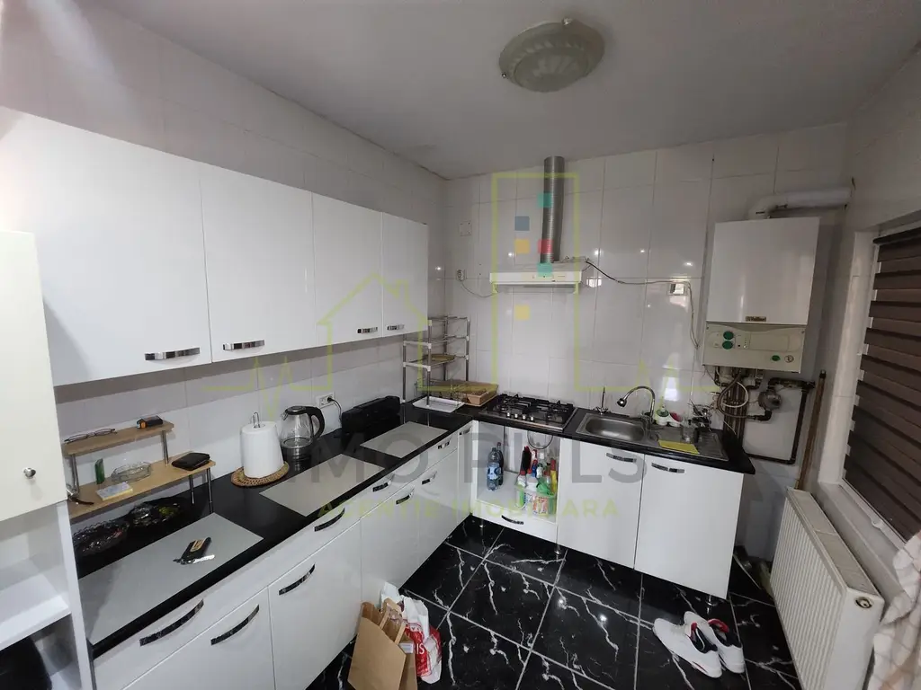 2 apartamente in curte. 636 mp curte