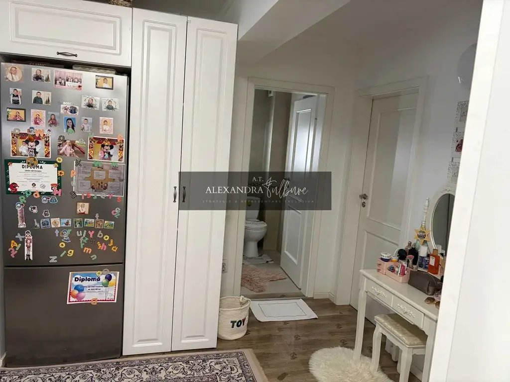 Apartament 3 camere, 2 balcoane, etaj intermediar