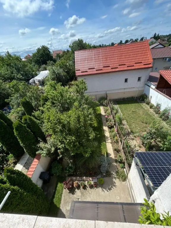 BRASADAS vinde casă cu etaj in zona Titulescu.