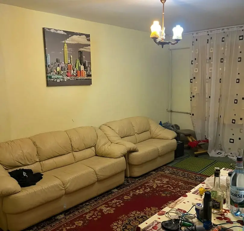De vanzare apartament 3 camere Micro 16, etaj 4/4, 64.000 euro
