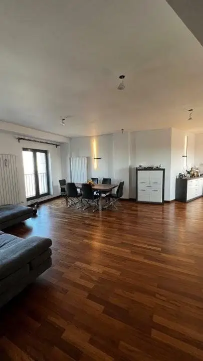 4 camere Bd Ferdinand 136 mp, 3 grupuri sanitare, 2 terase,