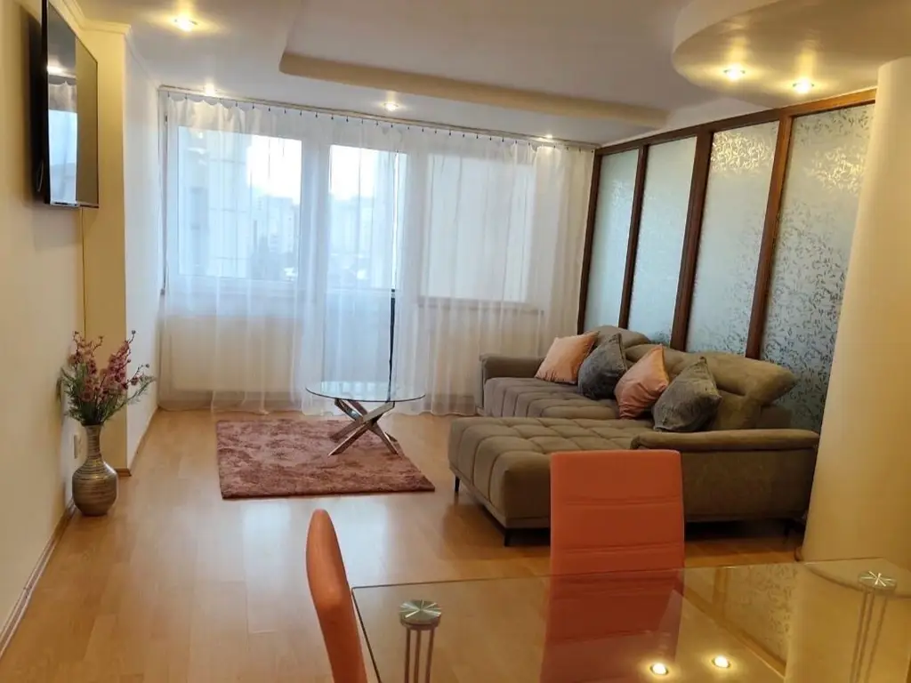 Apartament decomandat de închiriat 85 mp finisaje moderne etaj 7 Griviței