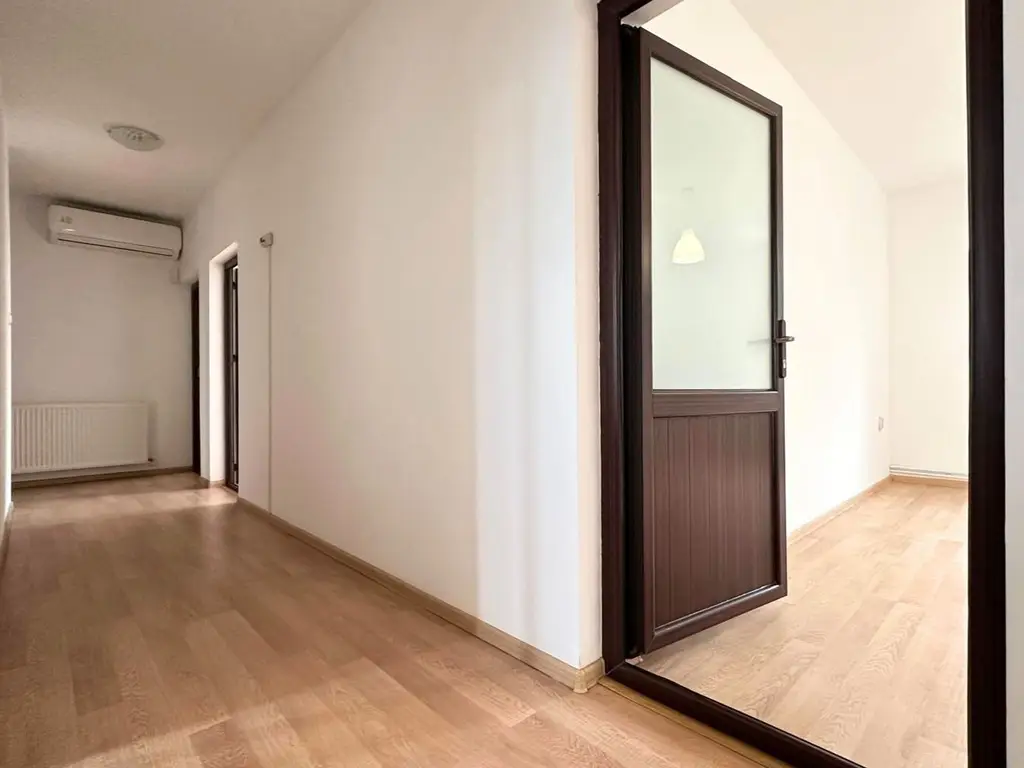 Inchiriere casă complet renovată cu 4 camere Băneasa, Sector 1