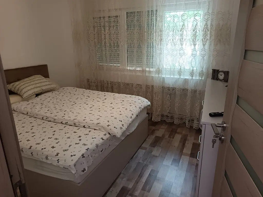 BRASADAS vinde ap 2 cam etaj 3/4 Micro 16 LIDL.