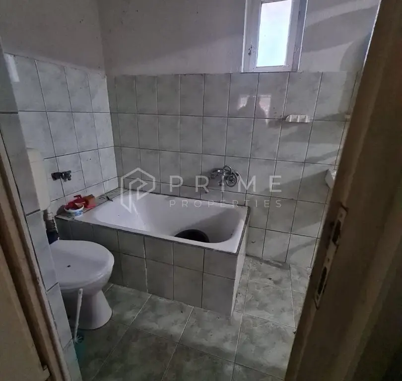 Casă cu teren de 1.000 m² – utilități complete, ideală pentru renovare