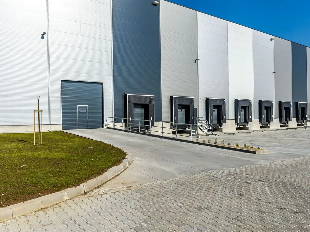 Hala industriala depozitare si productie la 2710 mp