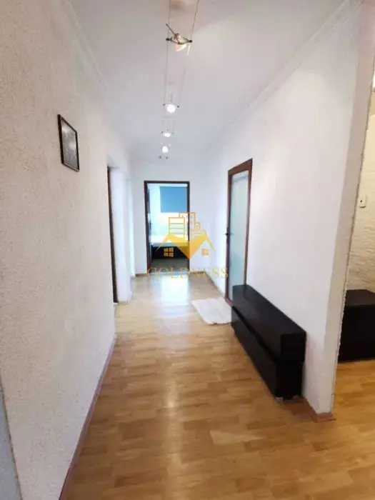 3 camere decomandate, 2 parcari, Zona Centrala, Chios Lake, BBU