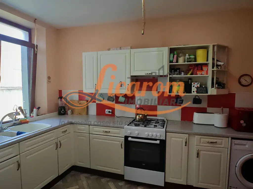 CASA SASEASCA comuna VULCAN,zona foarte buna,teren 3000 mp