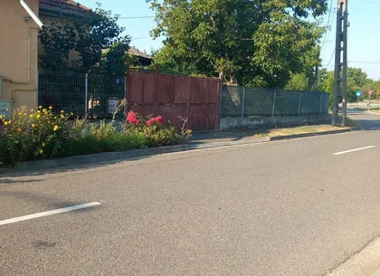 Casă + teren de vânzare