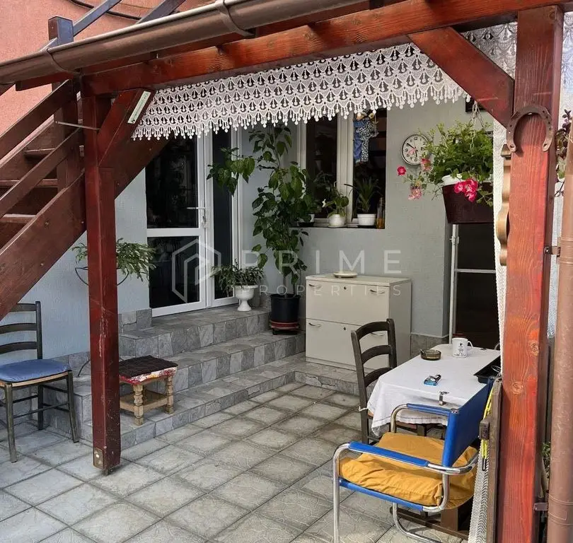 Casa cu front stradal, 7 Noiembrie, ideala clinica/cabinet/locuinta