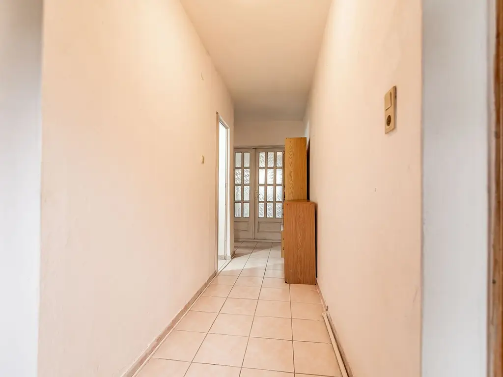 Casă construită în anul 2000, cu 5 camere Aradul Nou, Zona Tabacovici.