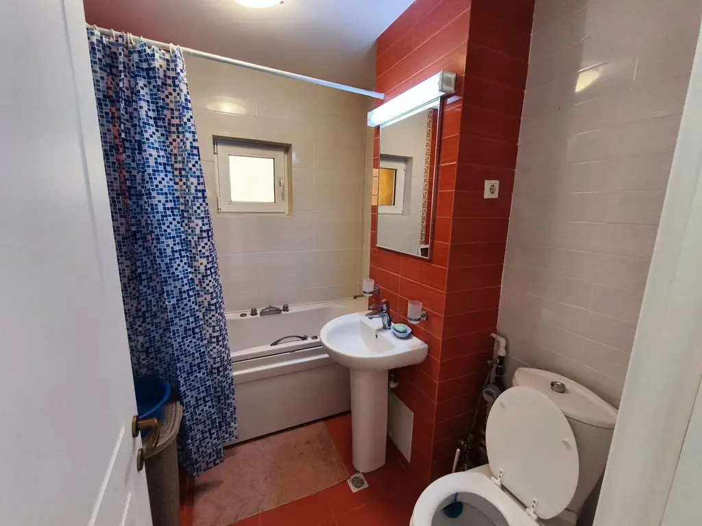 De vanzare apartament cu 3 camere , etaj 8/9 , Faleza, 165.000 euro