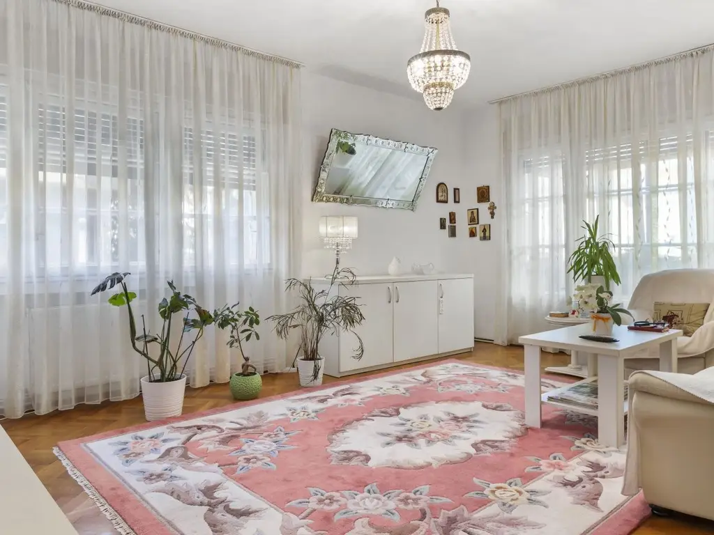 Vând apartament lux