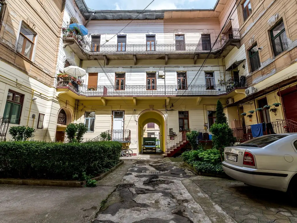 Rezervat Apartament 98 mp pe bulevardul Decebal, fatada renovata