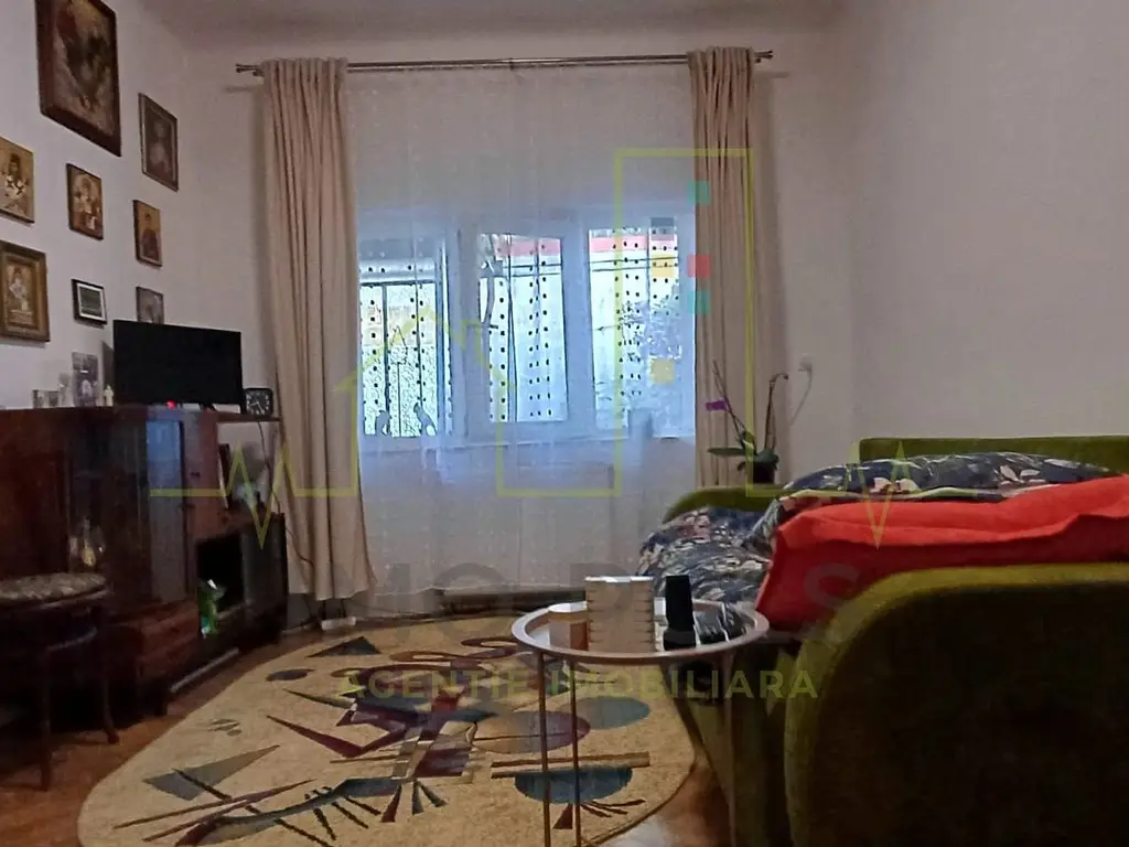 Casa individuala. Mijloace de transport. Toate utilitatile. Renovata recent.