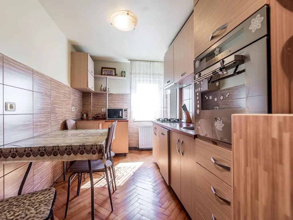 REZERVAT!! Apartament 3 camere Micalaca 300. Vedere superbă