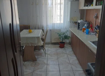 BRASADAS vinde ap 2 cam etaj 3/4 Soarelui.