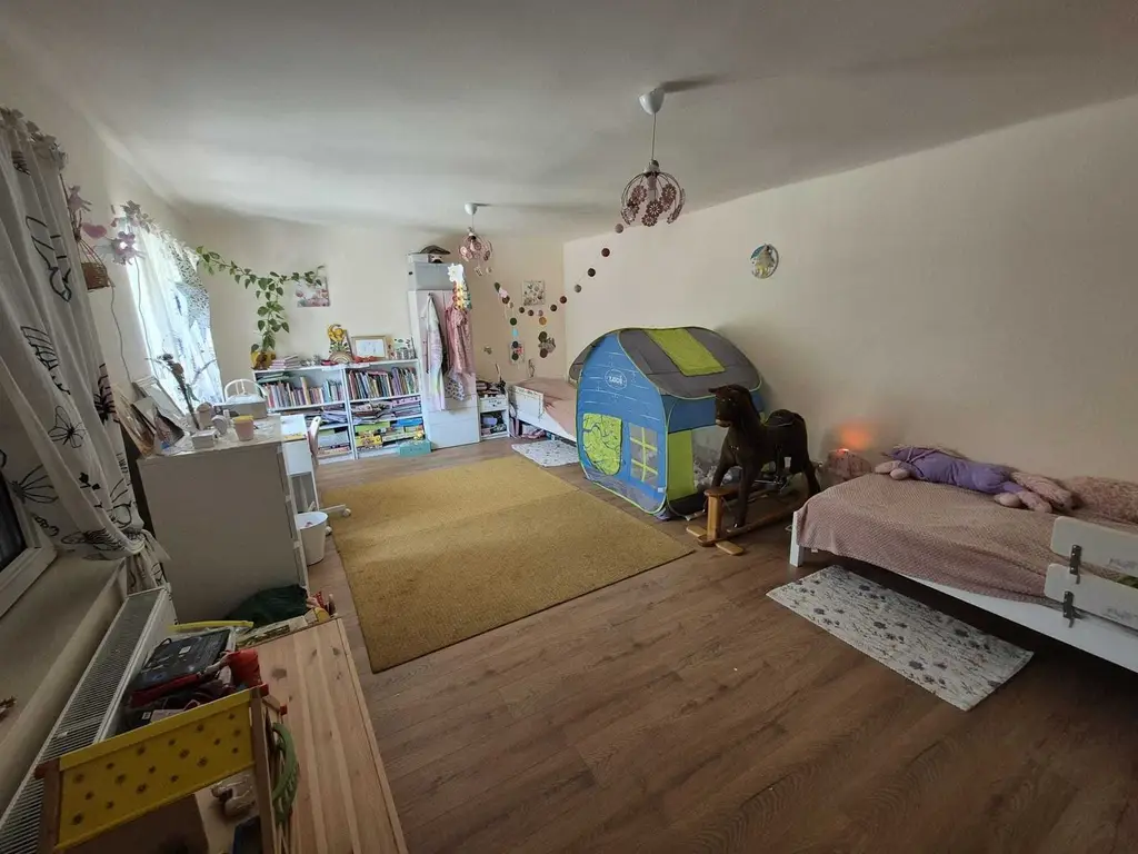 BRASADAS vinde casă familială cu 4 cam zona Titulescu.