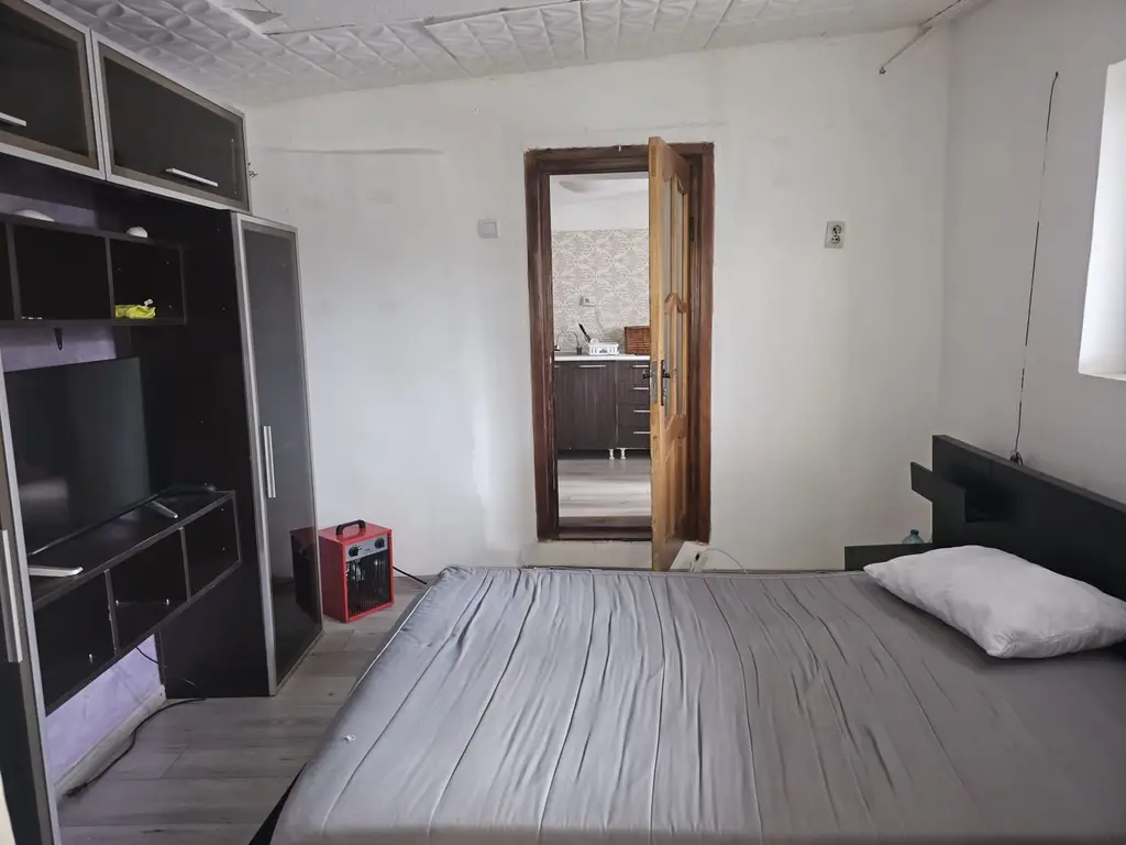 Casa 35 mp cu curte 300 mp, Micro 17 – Str. Oltului, 250 euro lunar