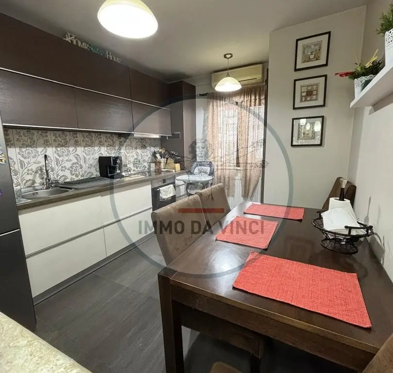 Vând apartament 3 camere Între Lacuri