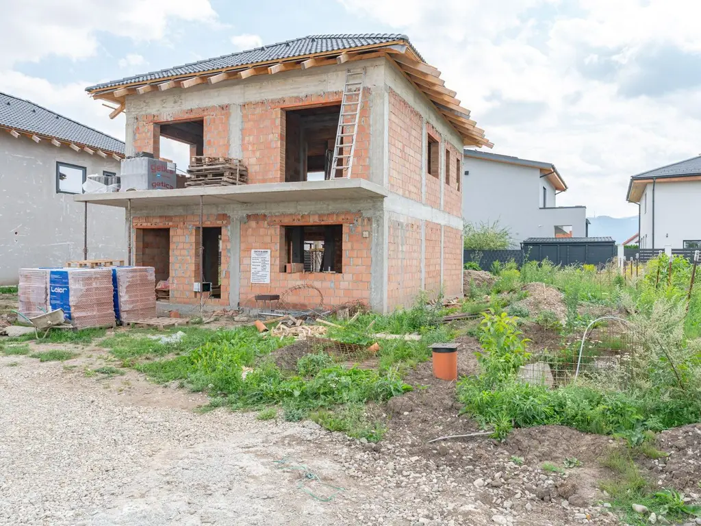 Casă Individuală în Bartolomeu, Brașov - Vânzare ”La Roșu”!