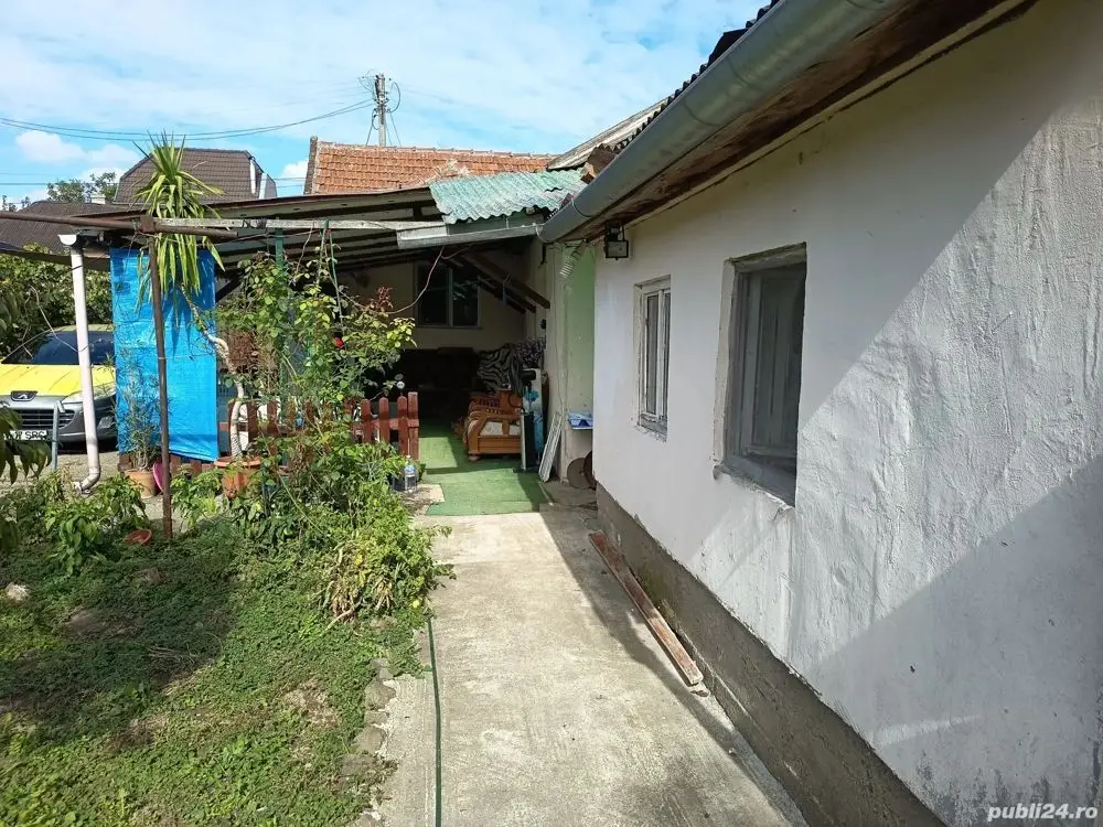 BRASADAS vinde casă 4 cam zona UNIO pentru două familii.