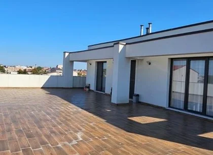 Apartament 3 camera