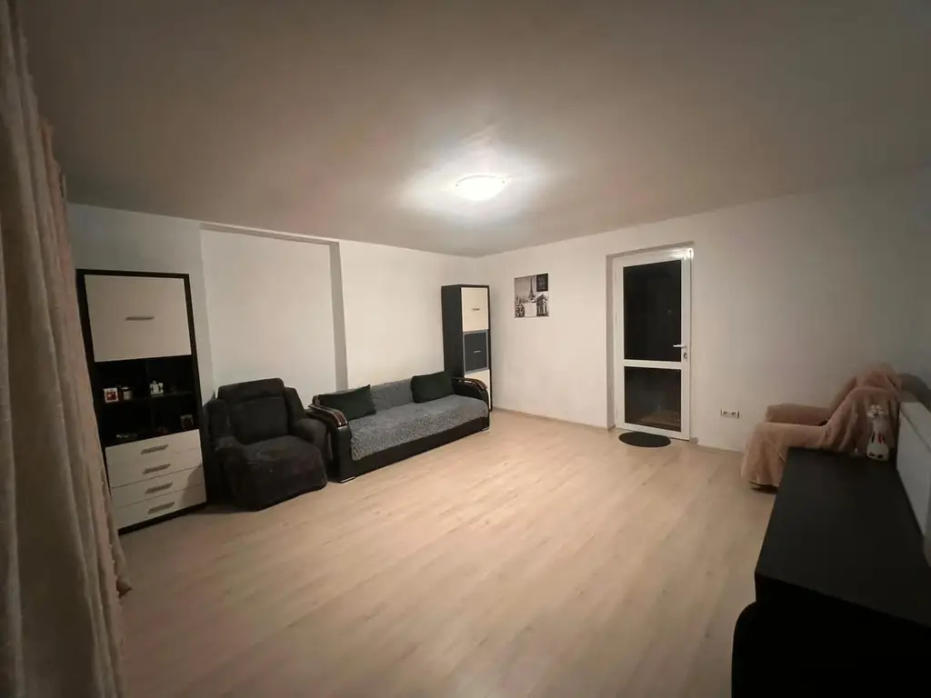 Apartament cu 2 camere, etaj 1, la casa - zona centrala