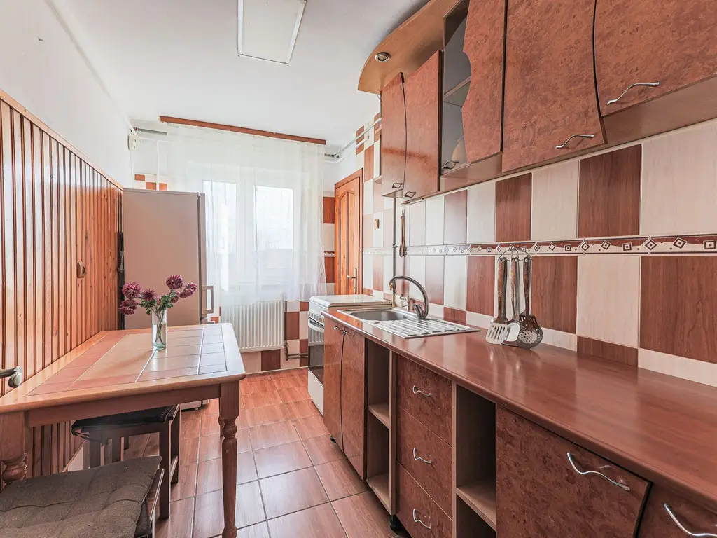 Vandut! Apartament 2 camere, decomandat, 64 mp, etaj 4/4