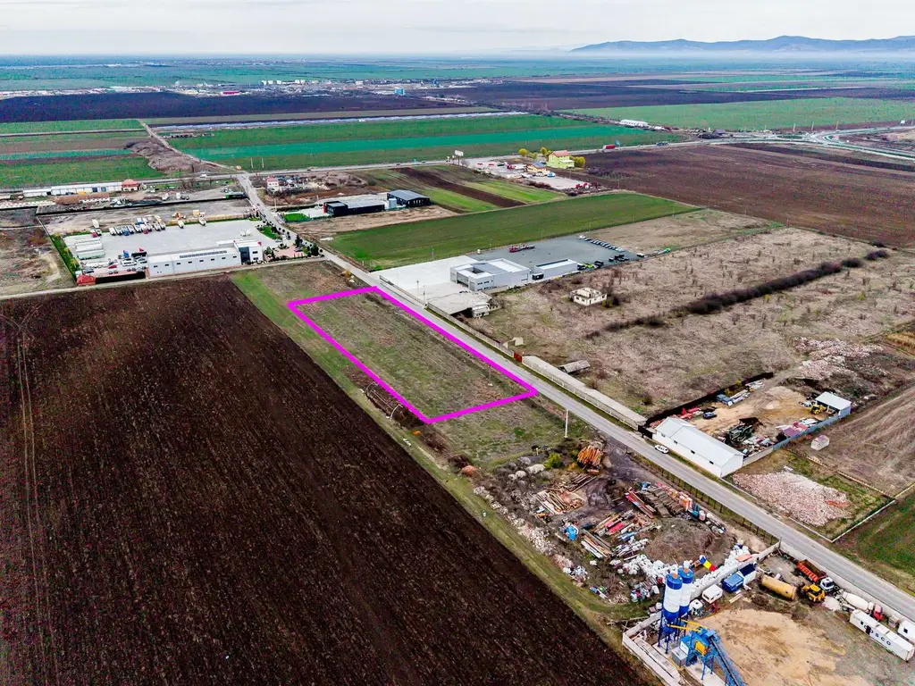 Teren cu acces DN7 și A1, ideal pentru dezvoltări industriale