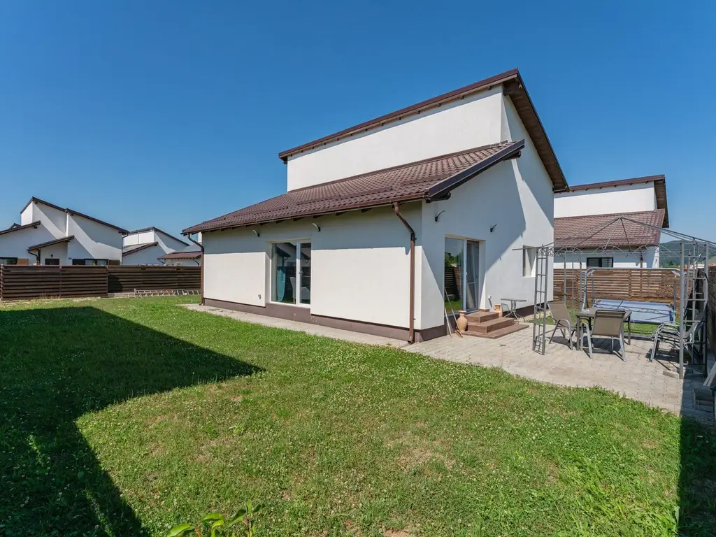 Casă Individuală de Închiriat, Încălzire în Pardoseală, Teren 400 mp