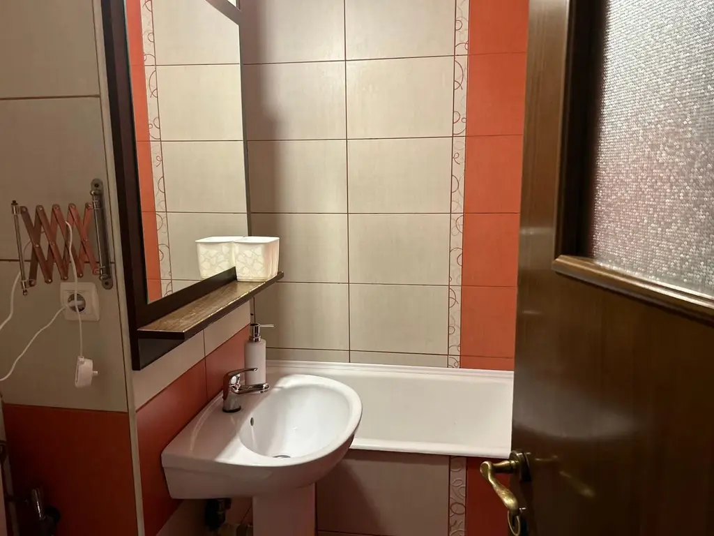 Apartament cu 3 camere, mobilat si utilat - Piata Centrala