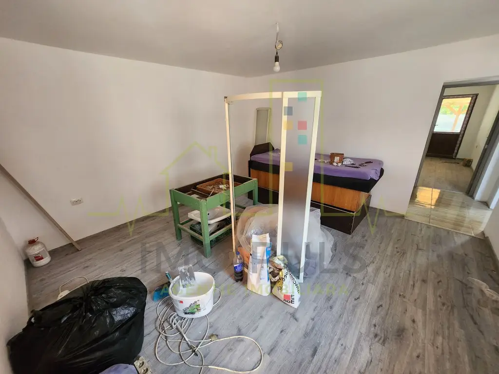 Casa individuala. Sag. Teren 604. 2 Bai. 4 Camere. Se preda la cheie.