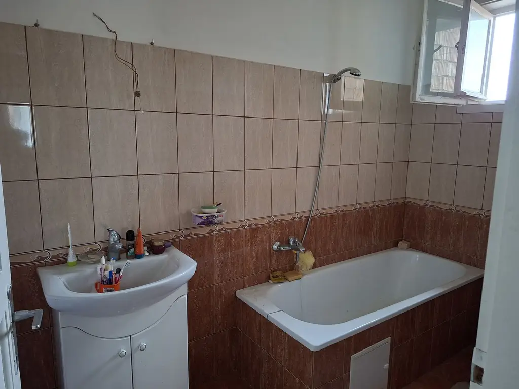 BRASADAS vinde casa individuala 8 cam 8.6a zona Baritiu.
