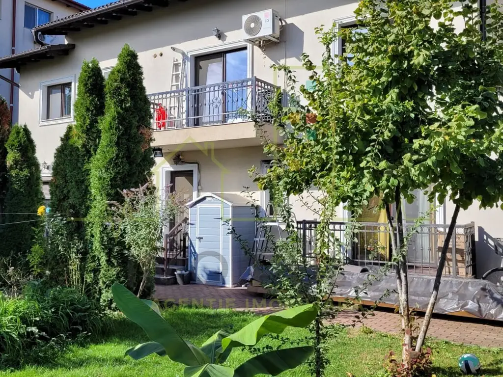 Apartament in vila cu curte mare. Parter.
