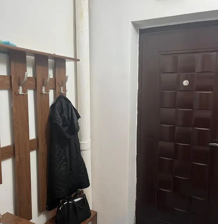 BRASADAS vinde garsoniera utilata etaj 1/4 Ostrovului.