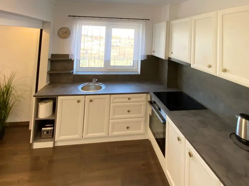 Apartament modern cu 2 camere pereți retractabili terasă parcare și boxă