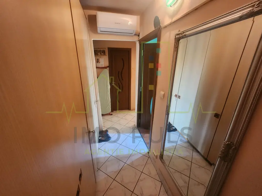 Apartament cu 3 camere. Decomandat. Lipovei. Bloc izolat.
